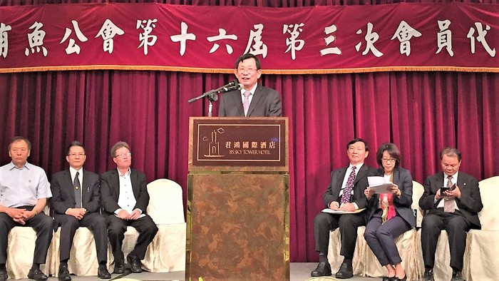 臺灣區鮪魚公會會員代表大會，謝文榮以理事長身分致詞。